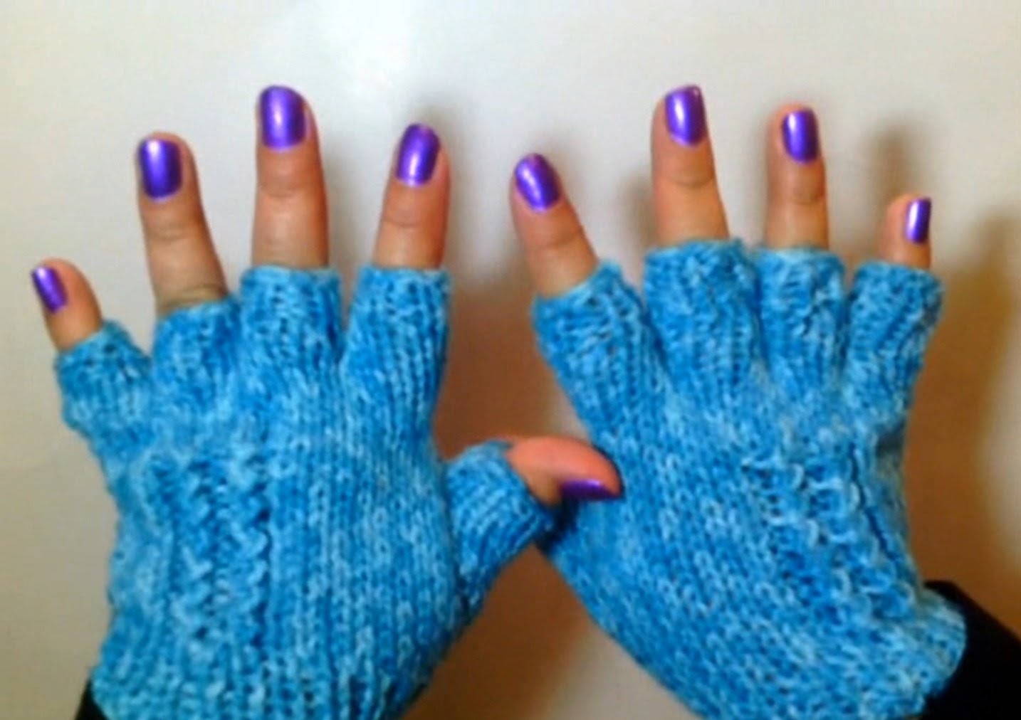 Como hacer unos Lindos Guantes de Invierno. How to Knit Half Finger Gloves