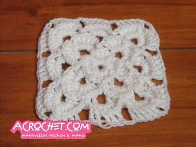 Aplicacion con petalos en relieve tejida a crochet