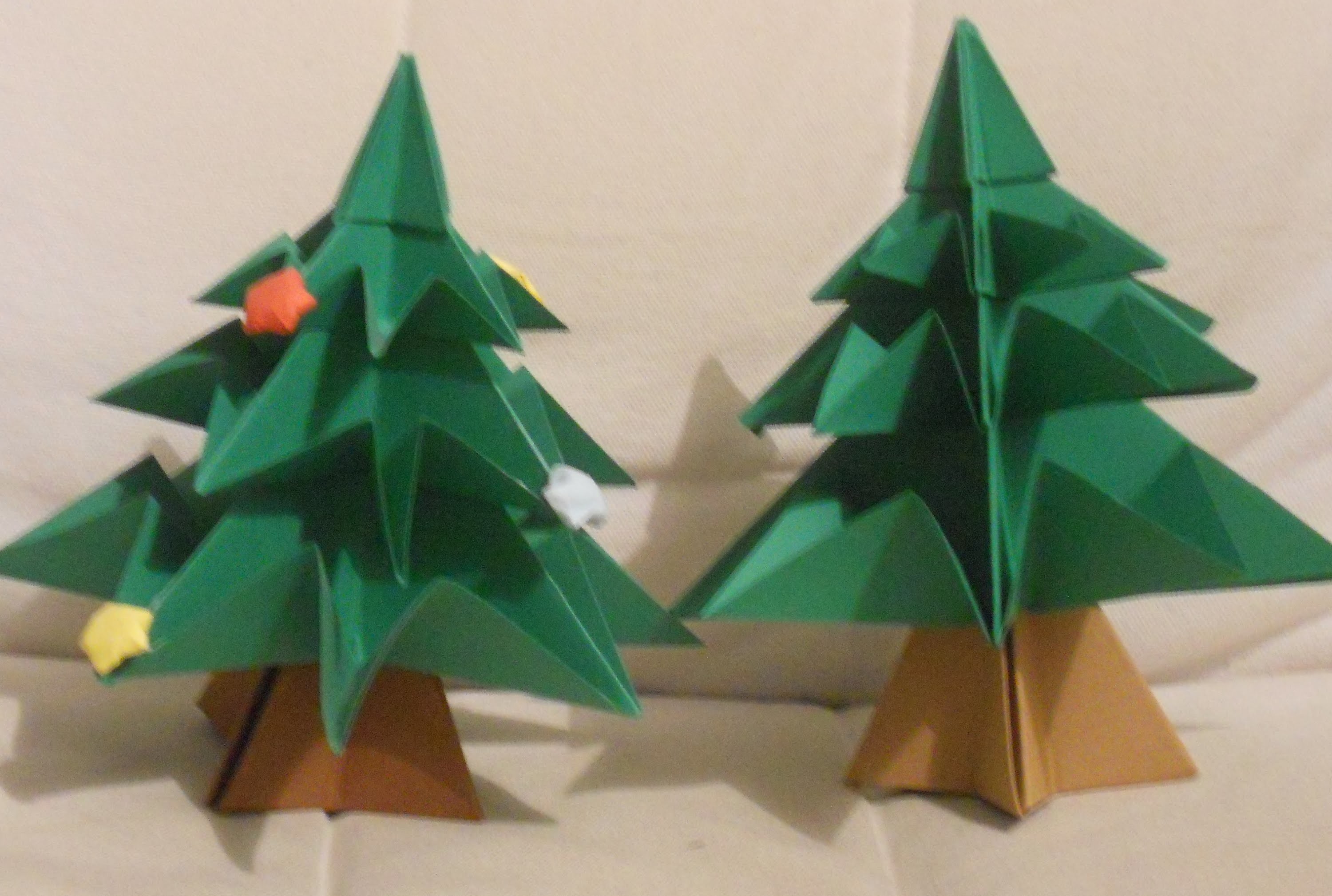 CÓMO HACER UN ÁRBOL DE NAVIDAD DE CARTULINA con origami (ESPECIAL NAVIDAD)