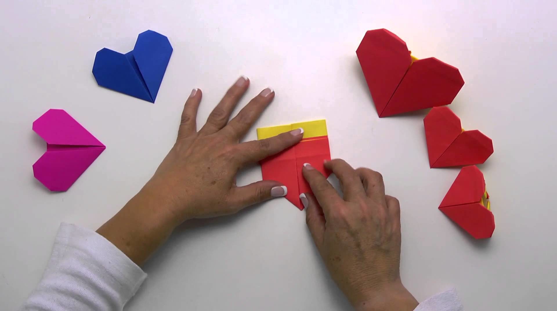 Arte con papel - Videocápsula 4 - Corazón de origami