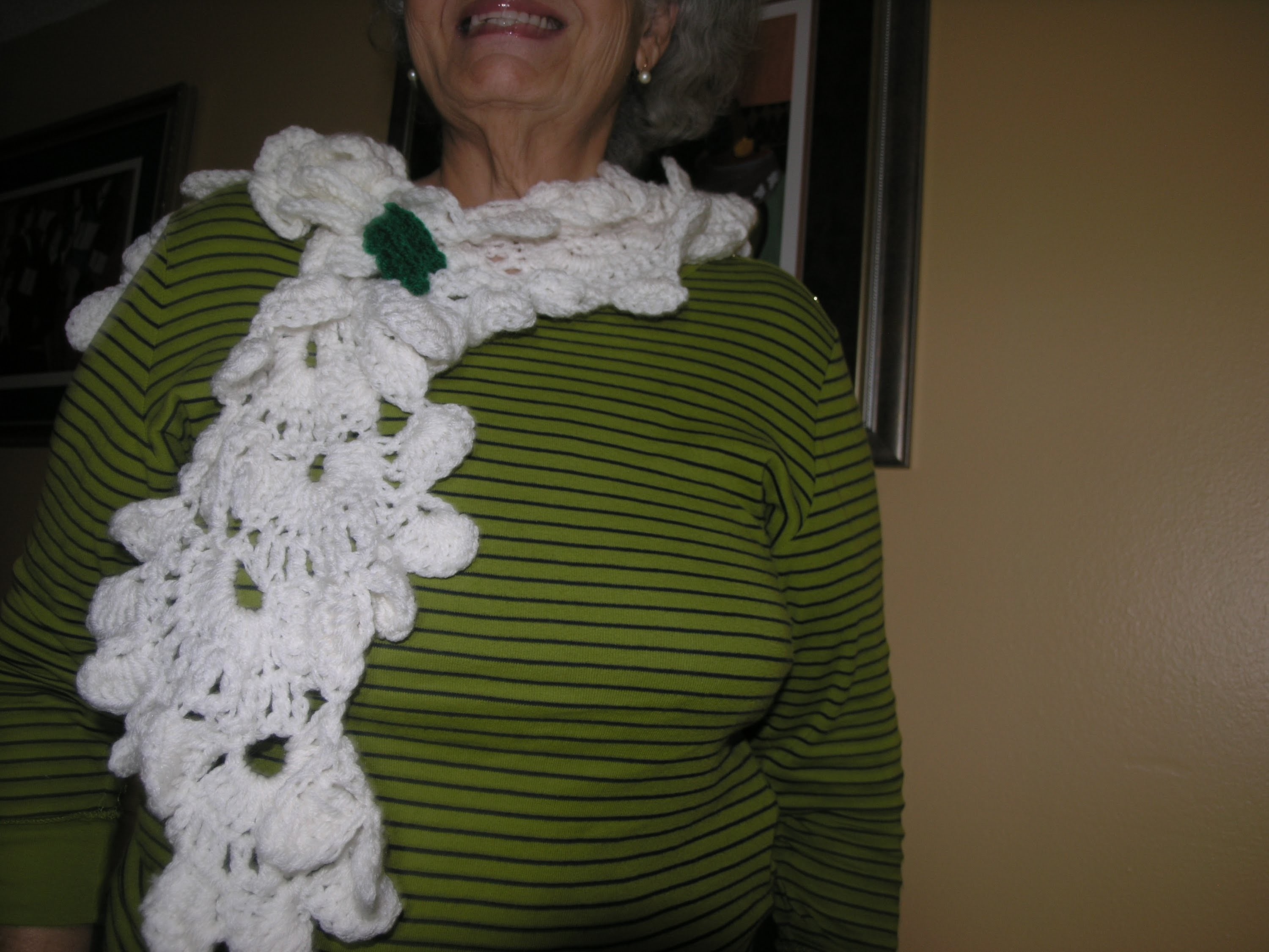Como hacer preciosa Bufanda; estola; rebozo o chal tejido a crochet usando graficos internacionales