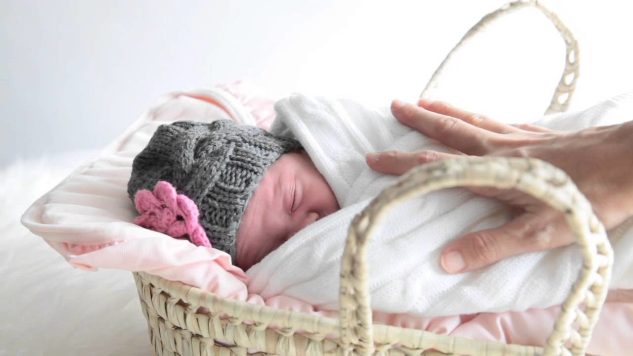 Ropa para bebés recién nacidos. Gorros de ganchillo, de crochet hechos a mano.