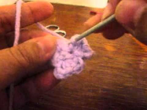 Tutorial   Flor Sencilla Tejida a Crochet