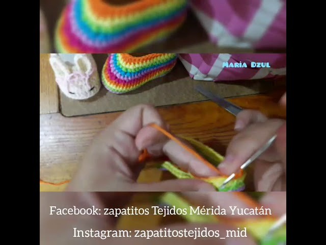 Mi técnica de tejido ???? , video del proceso botitas de colores.