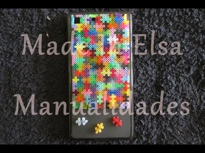 Funda para móvil de hama beads que parece un puzzle