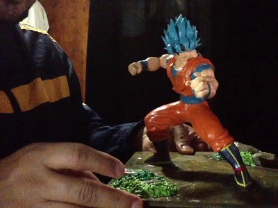 Escultura de Goku fase Dios en arcilla polimerica.