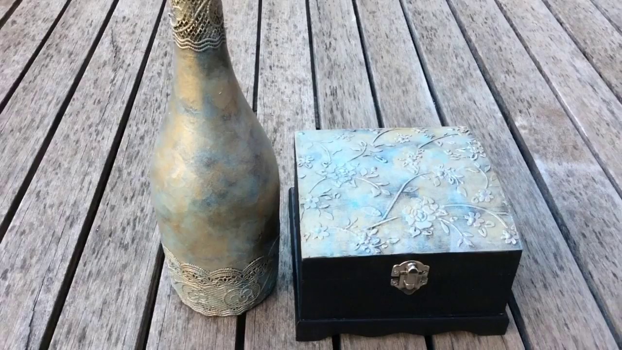 Botella reciclada y caja de madera decorada con efecto metalizado