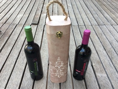 Caja de vino decorada con relieve - D.O. La Mancha