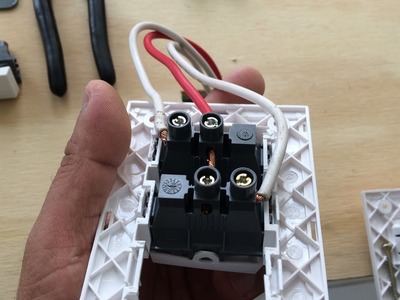 Como usar los interruptores sencillos como interruptores de escalera  INSTALACIONES ELECTRICAS