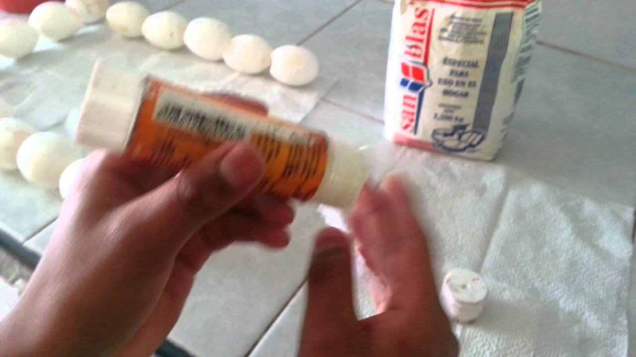 Como hacer huevos de harina para romperselos