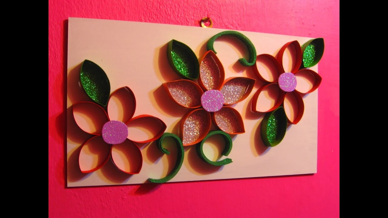 Cuadro decorado con flores de rollos de cartón