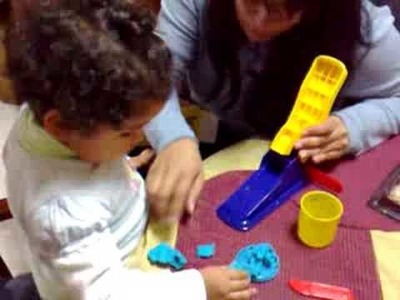 Jugando con plastilina