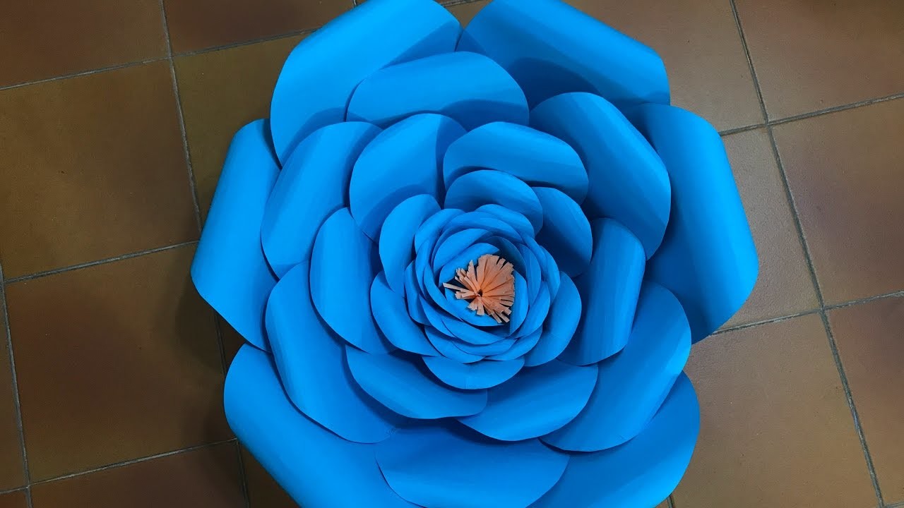 Flor grande 17 hecha en cartulina    Big flower made of paper