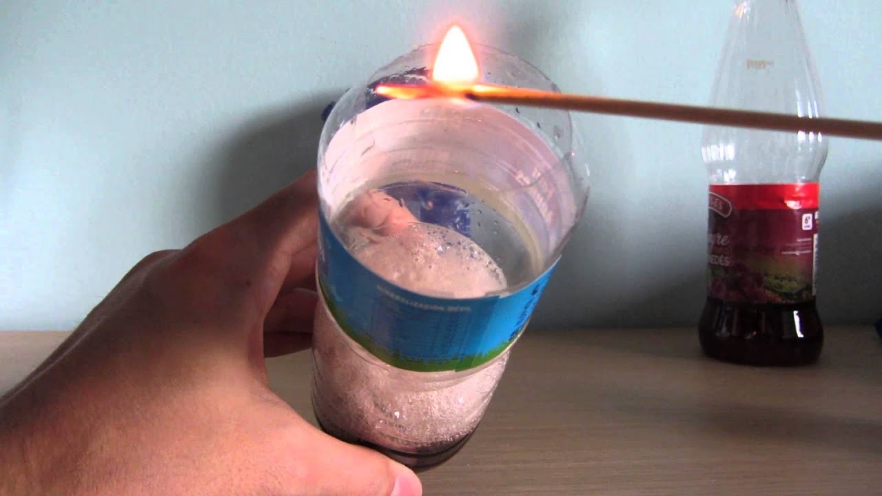 Experimento casero: bicarbonato, vinagre y combustión. Apagar una llama sin tocarla.