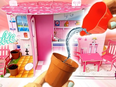 Barbie Construye y Decora la casa de Barbie muñecas
