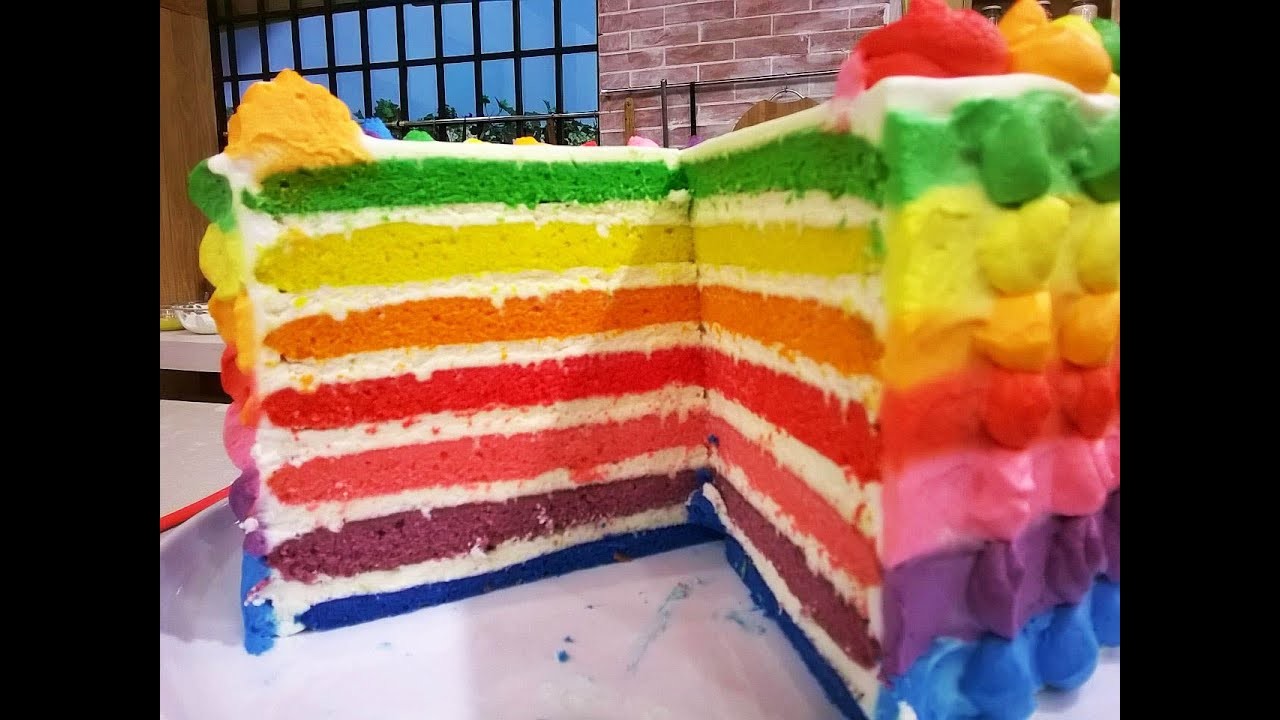 Torta arco iris rellena con crema de limón