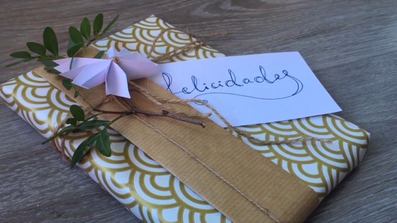 Envolver regalos de forma creativa: lazo de papel y ramillete