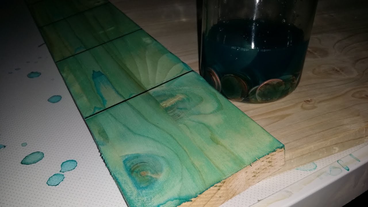 Tinte azul con cobre para madera