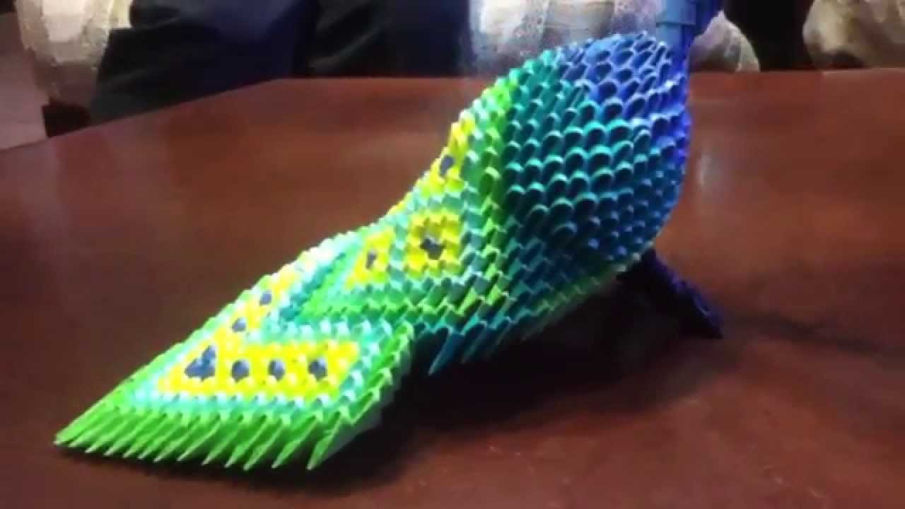 Pavo real de cola cerrada origami 3D