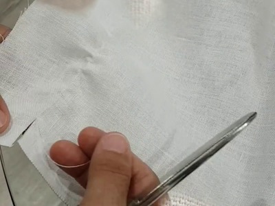 ¿Sabes cómo cortar el tejido de lino sin torcerte?