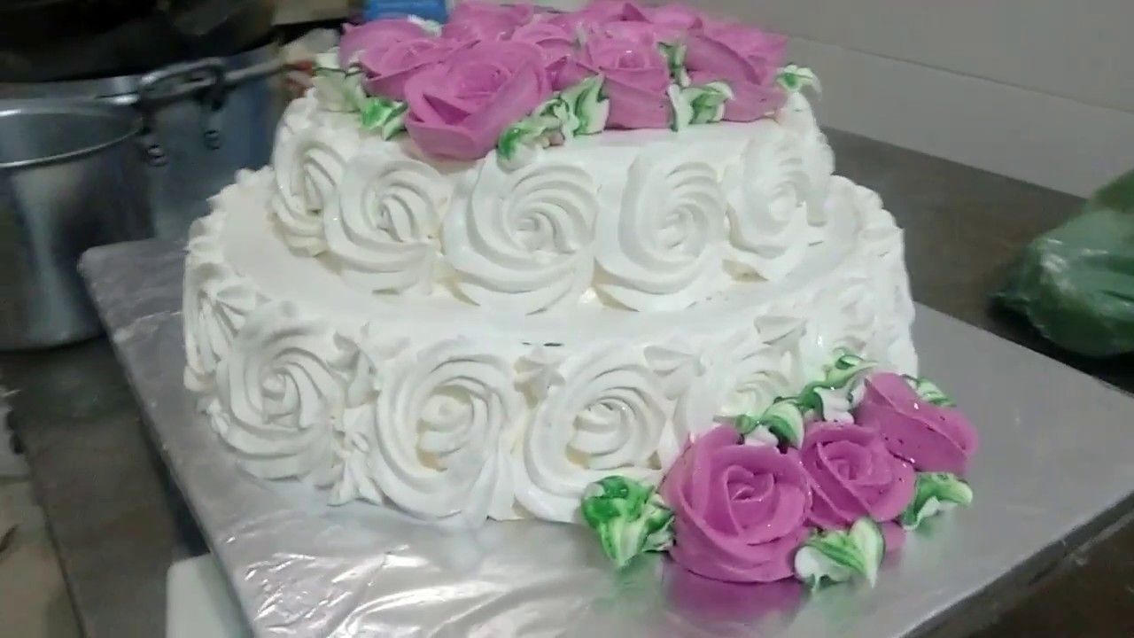 Modelo de bolo 2 andares de flores