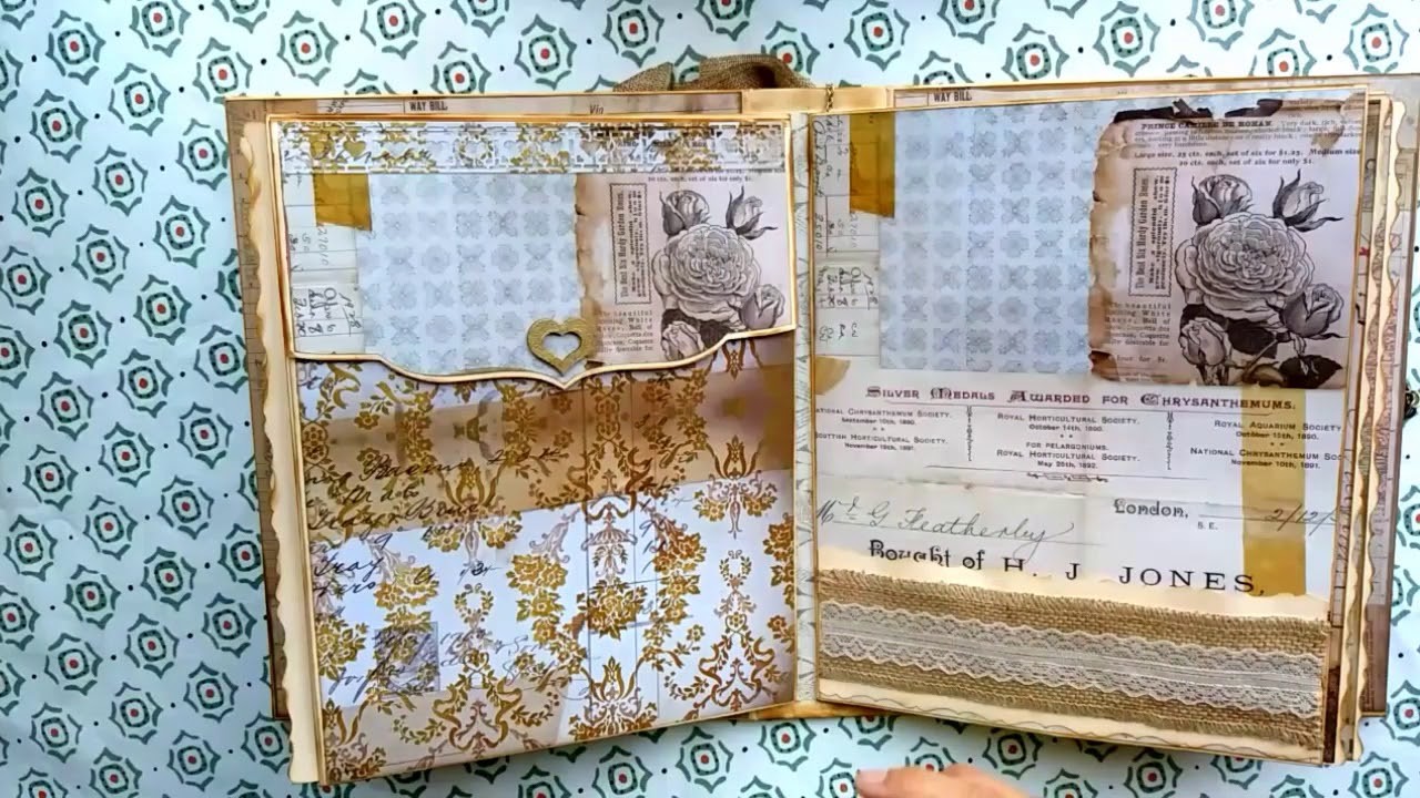 Álbum scrapbook 24x29,5 cm. Con la colección de papeles Memorandum de Tim Holtz *Vendido