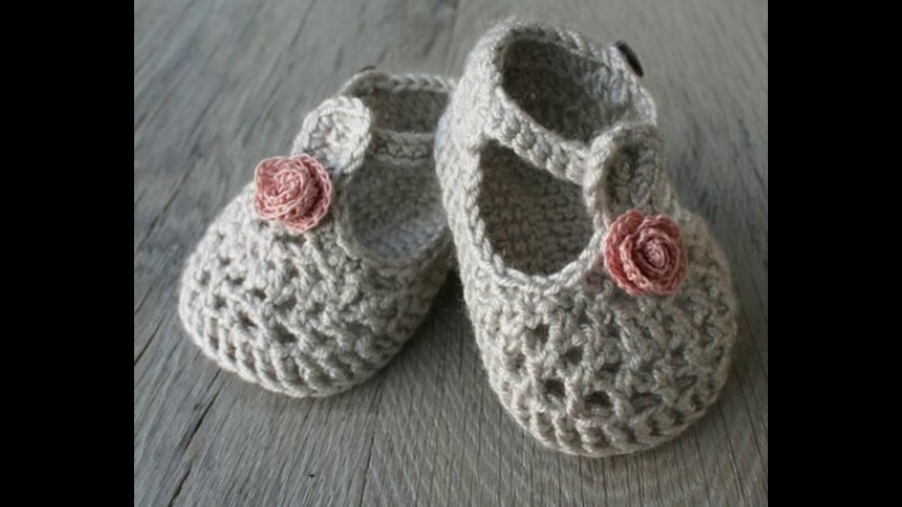Zapatos tejidos a crochet para bebe
