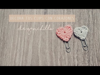 Decora tus clips con corazones de ganchillo