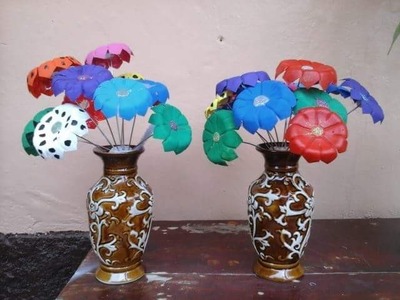 Flores hechas de botellas de agua