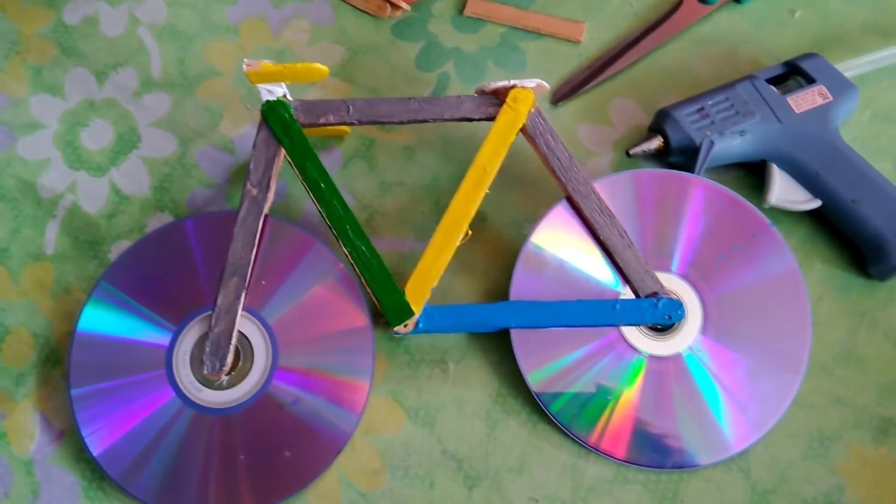 Bicicleta reciclada de palitos de chupete