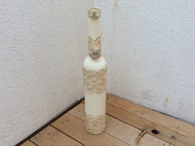 Botella vintage decorada con encaje