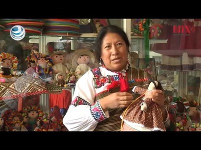 Mujeres indígenas otomíes mezclan raíces y talento para confeccionar muñecas de trapo
