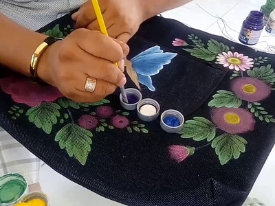 Tutorial pintura textil. Pintando flores y mariposa en fondo obscuro.