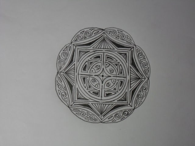 Piensa, mientras Creas un Mandala a Lápiz.