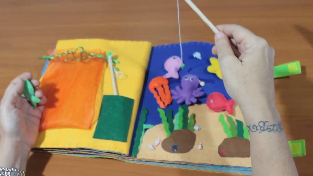 Quiet book 1. Libro sensorial