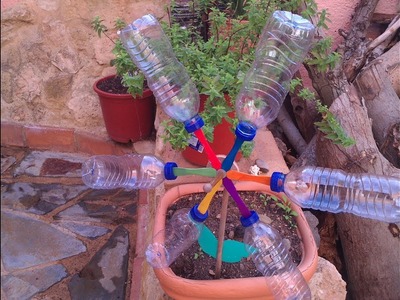 Molinillo de viento con botellas de plástico