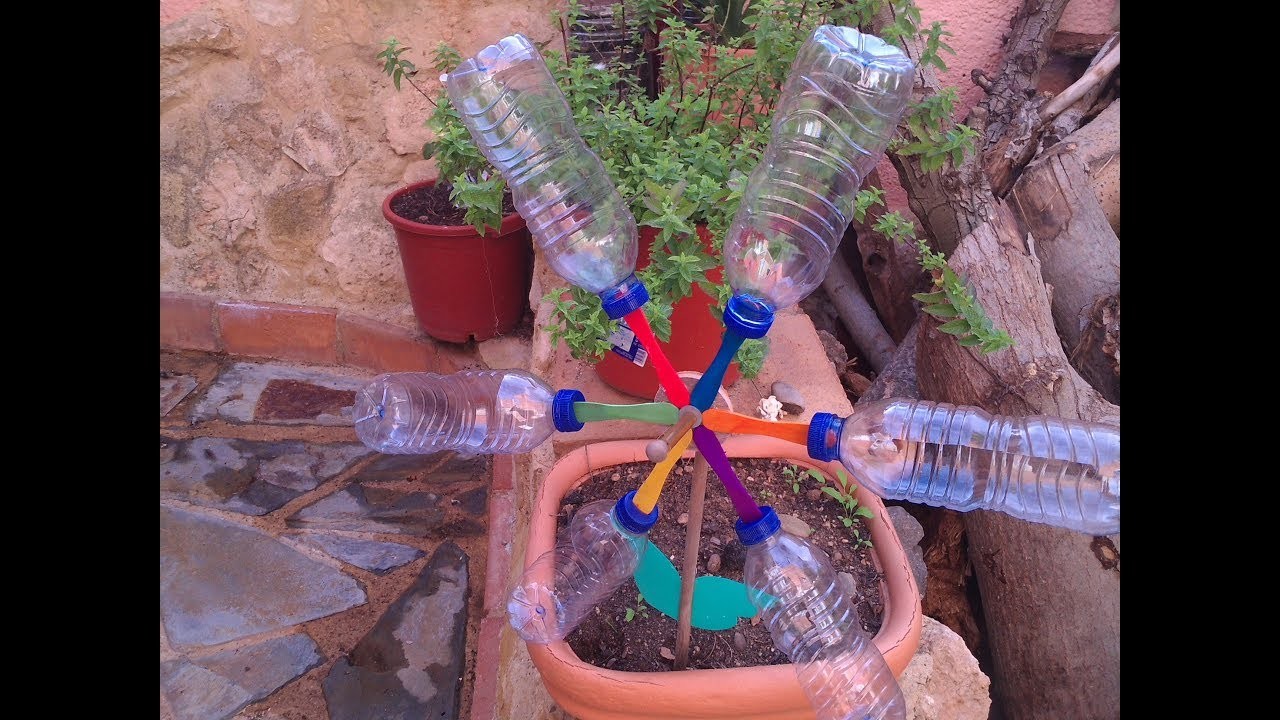 Molinillo de viento con botellas de plástico