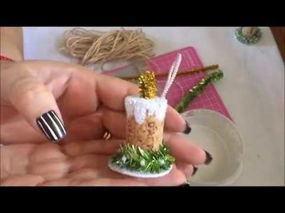 Manualidades Navideñas con corcho en forma de velitas para el arbol