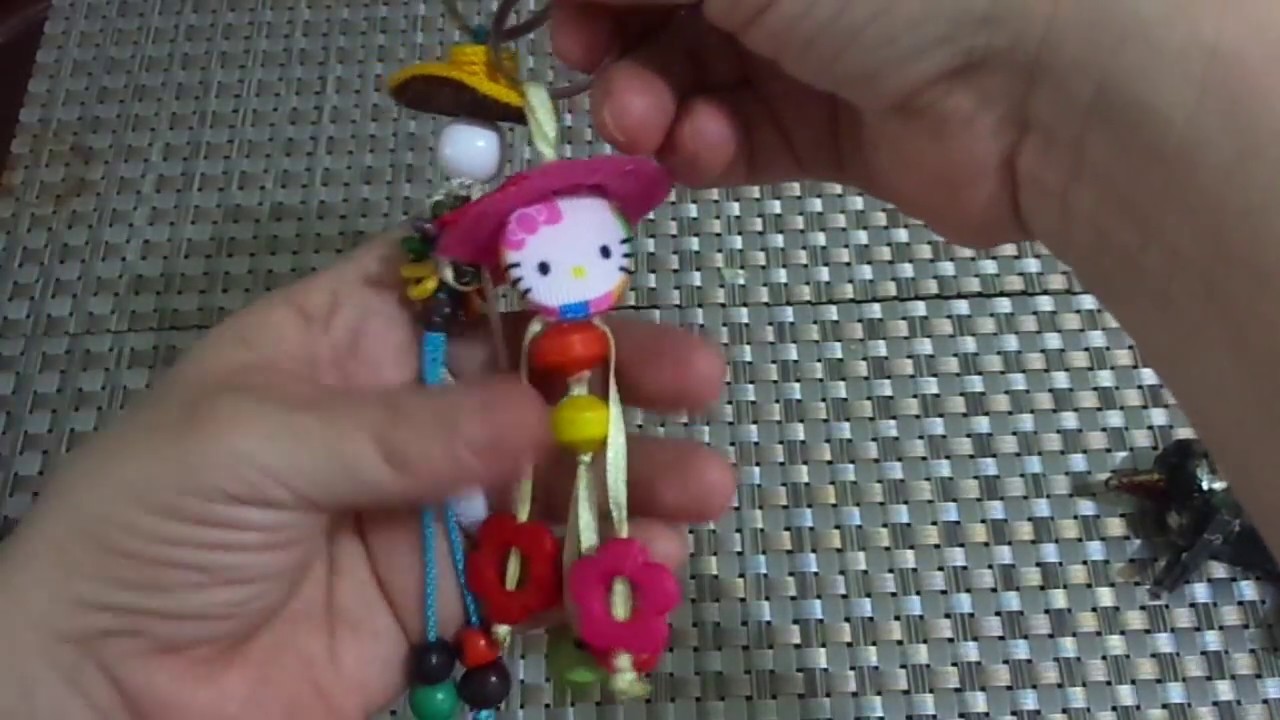Paso a paso de como hacer un llavero con botones y cintas.Step by step how to make a keychain with