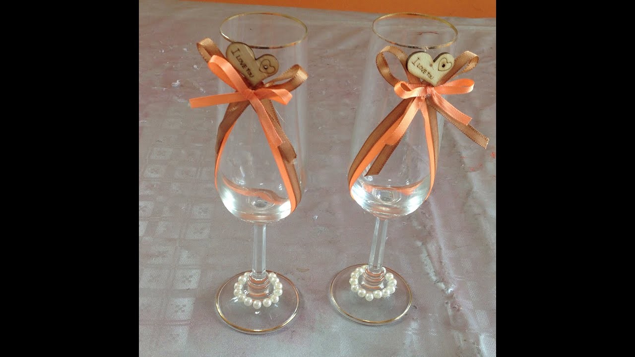 Decoración de copas con cintas Glasses decorated with ribbons