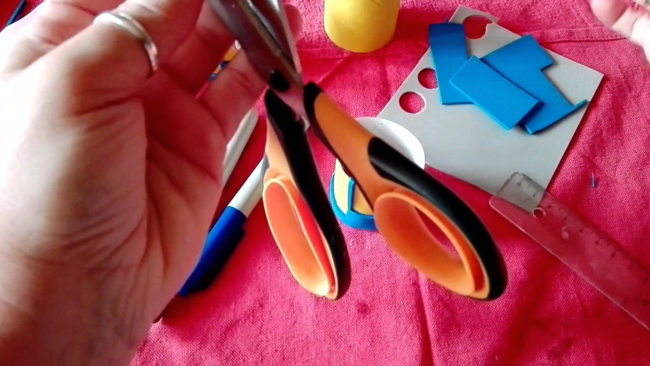 Servilleteros Minions,con carton de papel.