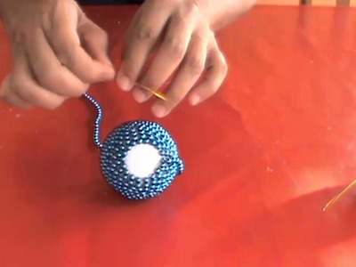 Bola de navidad con cadena de perlas- Christmas ball made with pearl chain