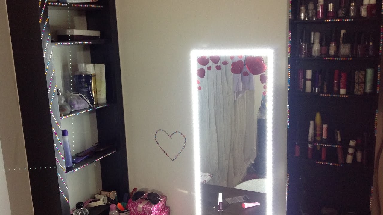 Como hacer un estante para cosmeticos y espejo con luz para maquillaje.
