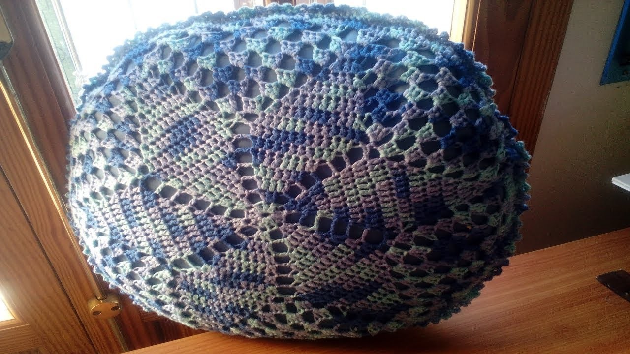Cómo coser un círculo de crochet a un cojín redondo