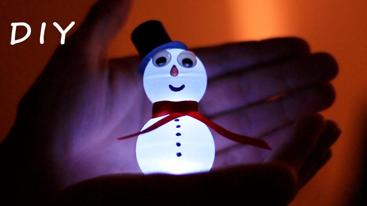 Como Hacer un Muñeco de Nieve Electrónico - Decoración Casera para Navidad