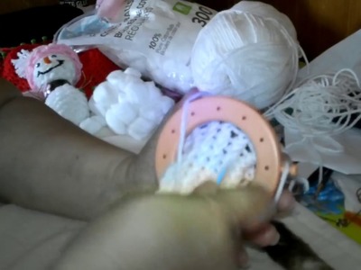 Como hacer un Muñeco nieve tejido con telar circular.how to make a snow man Parte 2