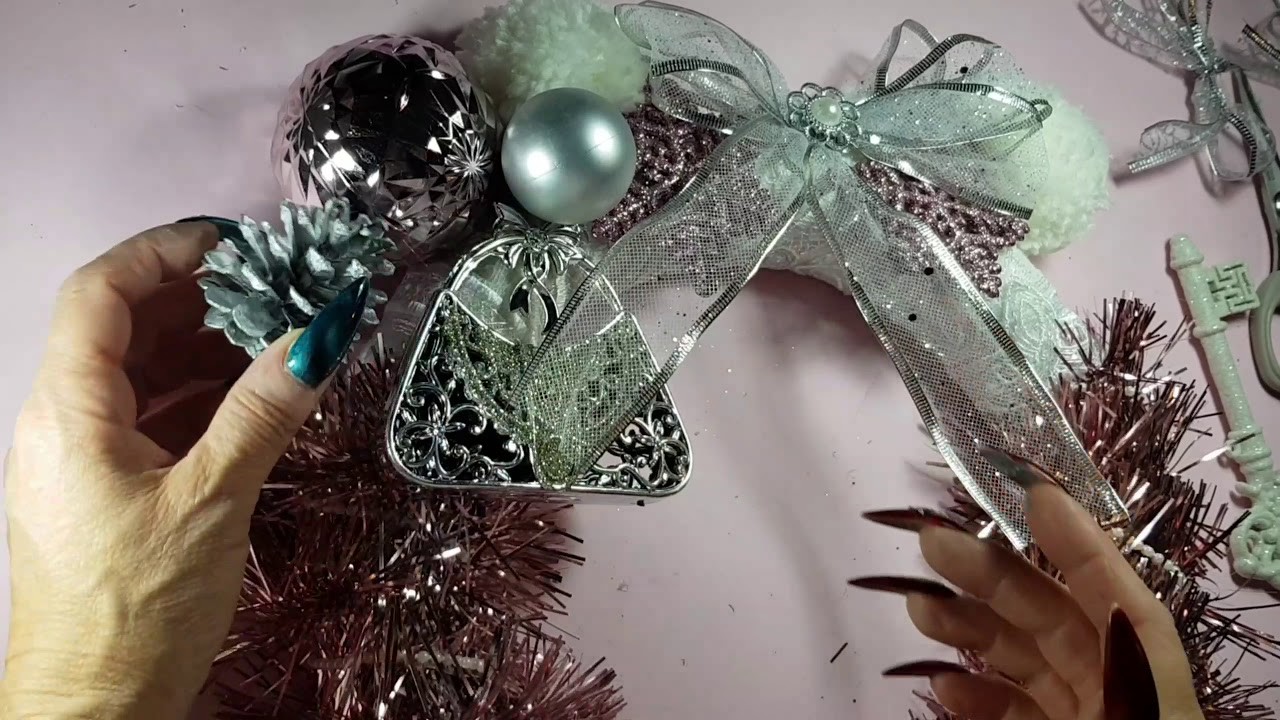DIY Como hacer corona de navidad en tonos oro rosa y pompones