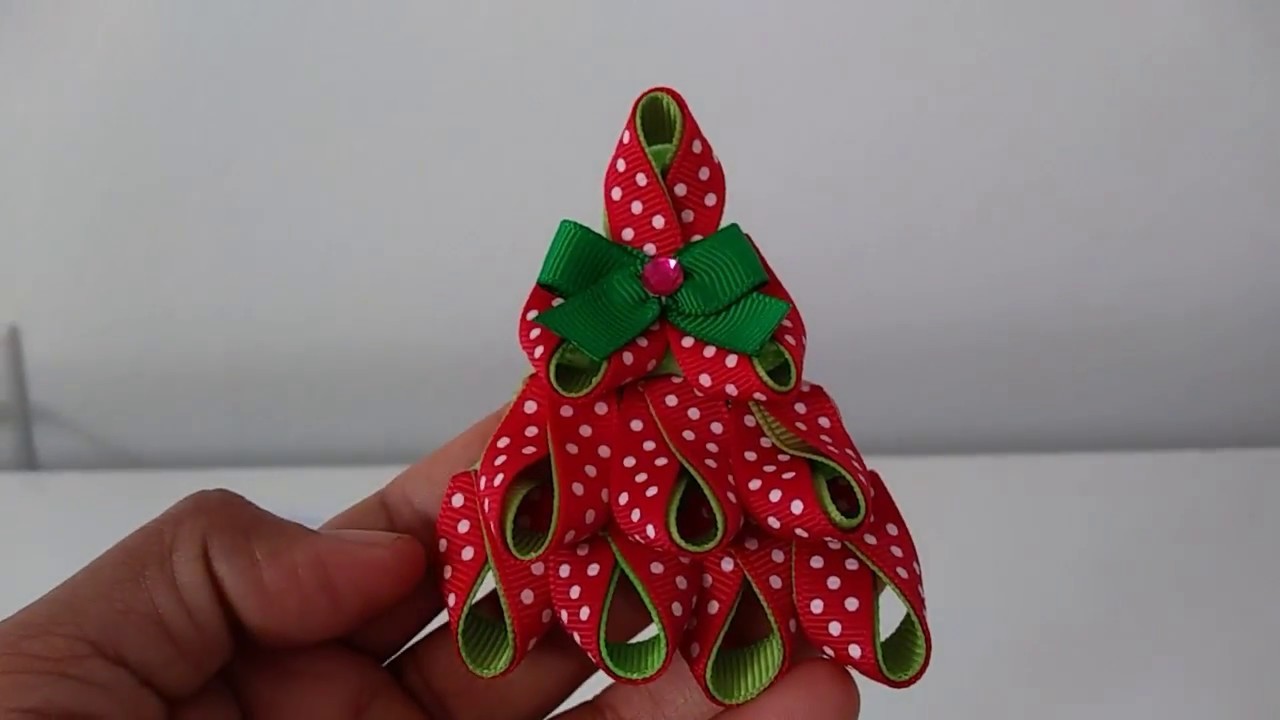 How To Make Christmas Tree Ribbon Hair Clip. Como hacer arbol de navidad en cinta gros para el pelo.