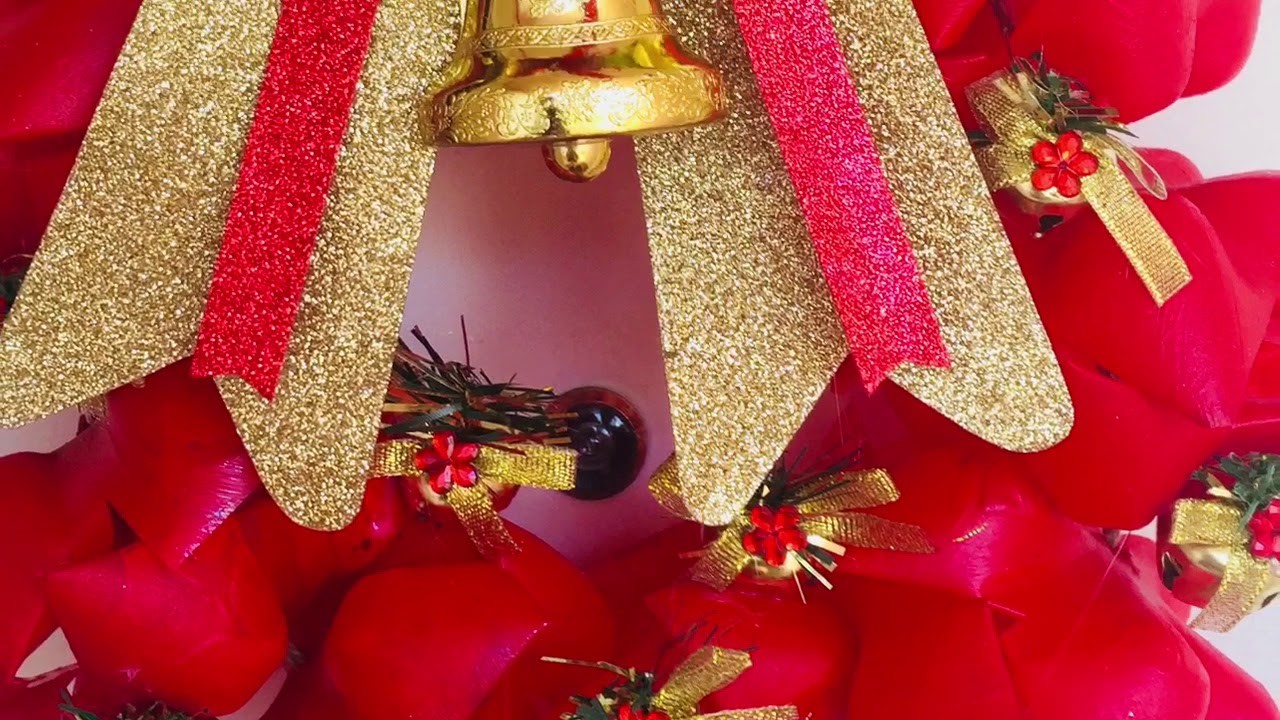 Crea una corona de navidad con botellas de plástico