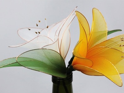 Flores hechas con medias de nylon y alambre